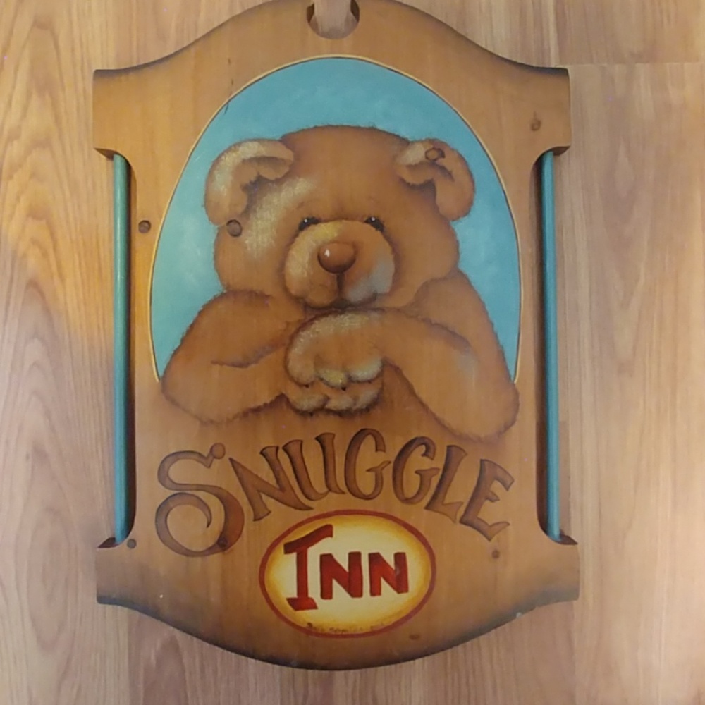 Snuggle Inn sign